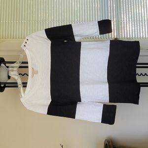 Boat neck Banana Republic top w/gold shoulder buttons